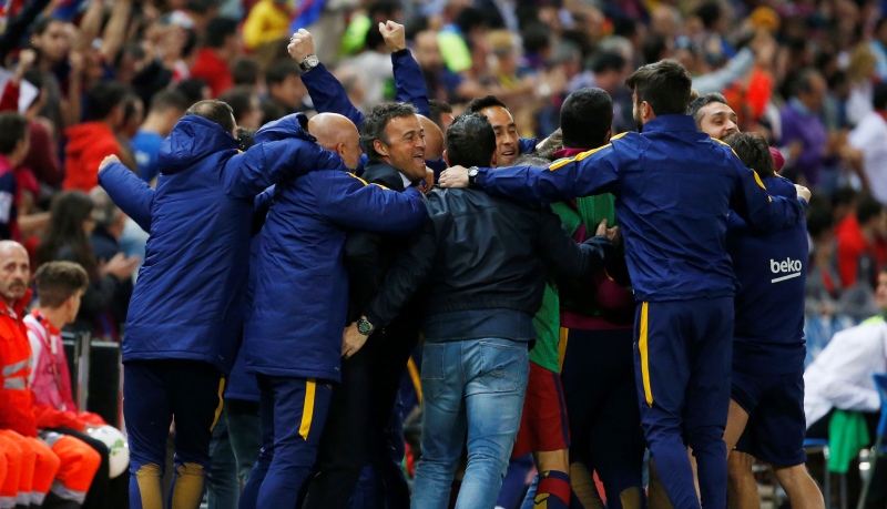 Soccer Football - FC Barcelona vs Sevilla - Copa del Rey Final - Vicente Calderon, Madrid, Spain - 22/5/16 Barcelona manager Luis Enrique celebrates with team mates after Jordi Alba (not pictured) scored their first goal Reuters / Juan Medina Livepic EDITORIAL USE ONLY.