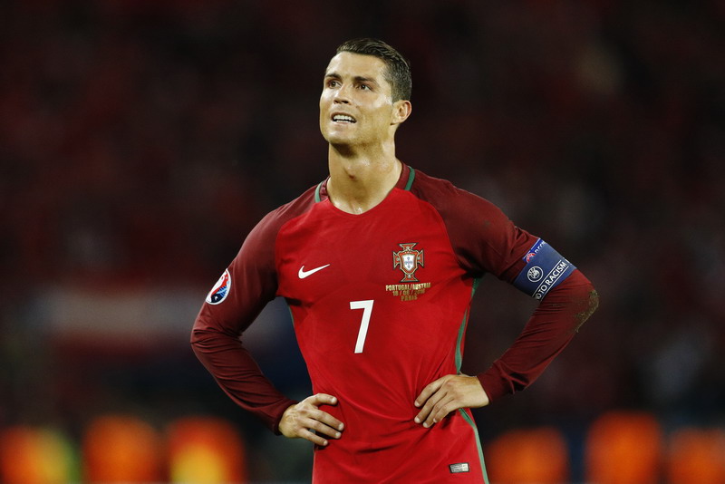 Football Soccer - Portugal v Austria - EURO 2016 - Group F - Parc des Princes, Paris, France - 18/6/16 Portugal's Cristiano Ronaldo reacts after scoring a disallowed goal REUTERS/Darren Staples Livepic