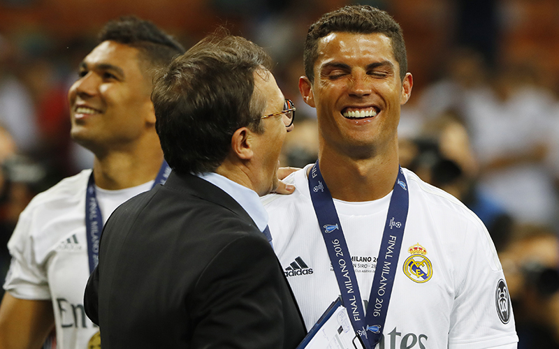 Soccer Football - Atletico Madrid v Real Madrid - UEFA Champions League Final - San Siro Stadium, Milan, Italy - 28/5/16 Real Madrid's Cristiano Ronaldo celebrates winning the UEFA Champions League  Reuters / Stefan Wermuth Livepic EDITORIAL USE ONLY.