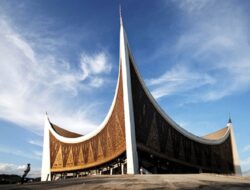 Heboh, Ada Ornamen Mirip Lambang Yahudi di Masjid Raya Sumbar