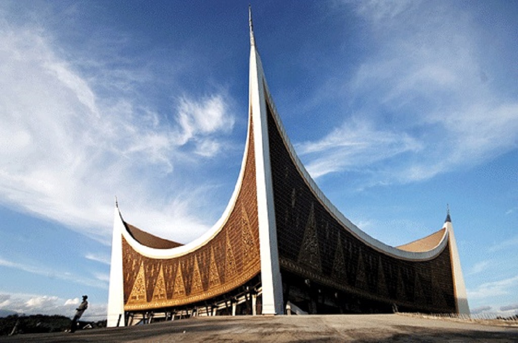 Heboh, Ada Ornamen Mirip Lambang Yahudi di Masjid Raya Sumbar