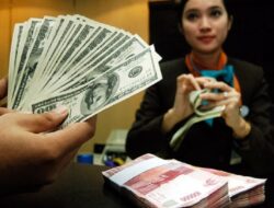 Rupiah Melemah Harga Emas Anjlok