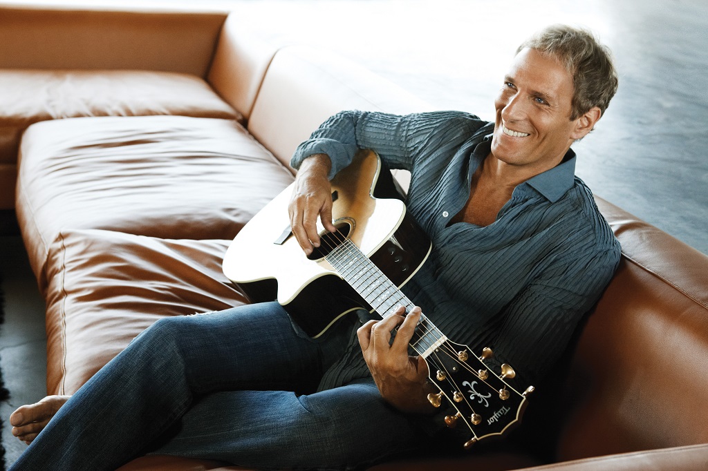 Michael Bolton Manjakan Fans dalam Konsernya