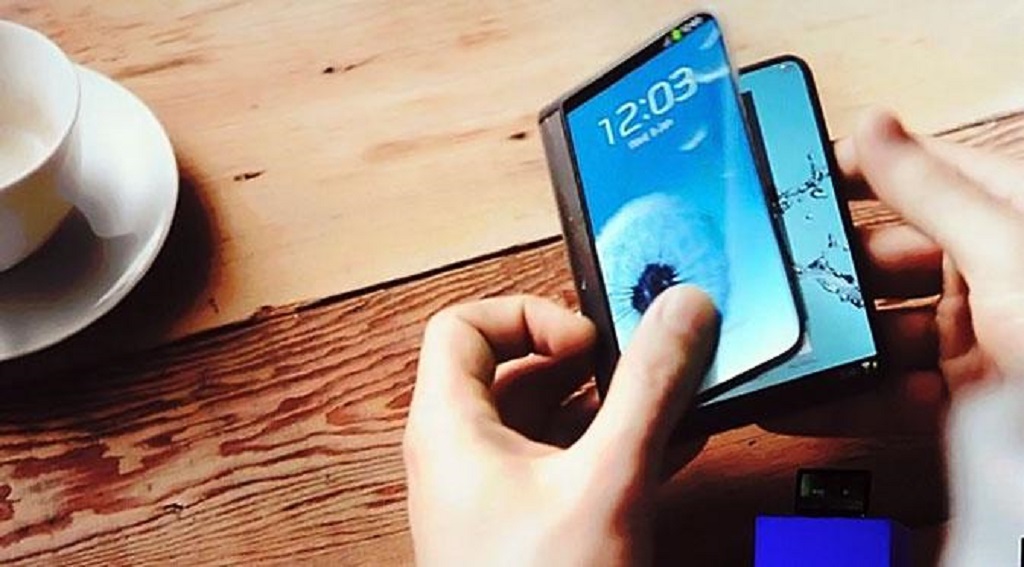 Samsung Bakal Rilis Smartphone Layar Lipat