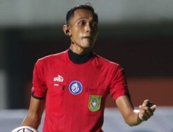 Musthofa Umarella Terlihat Jadi Wasit Cadangan, Ini Alasan Komdis PSSI