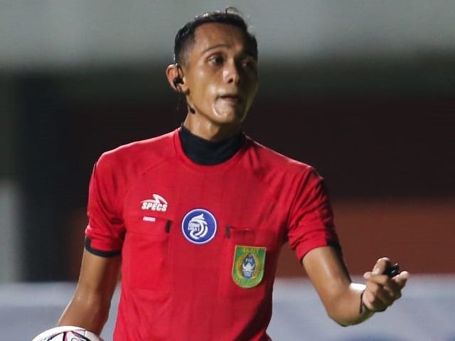 Musthofa Umarella Terlihat Jadi Wasit Cadangan, Ini Alasan Komdis PSSI