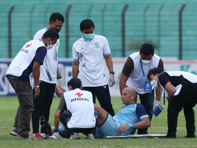 Tak Cuma Kalah Telak, Persela Juga Kehilangan Striker Andalannya