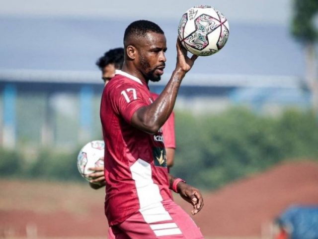 Alasan Madura United Belum Memainkan Greg Nwokolo