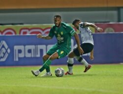 Baru Datang dari Afrika, Bek Persebaya Target Clean Sheet dan Menang