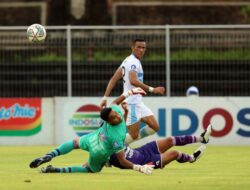 Dibantai Persita, Persela sudah Sepuluh Pertandingan Tanpa Kemenangan