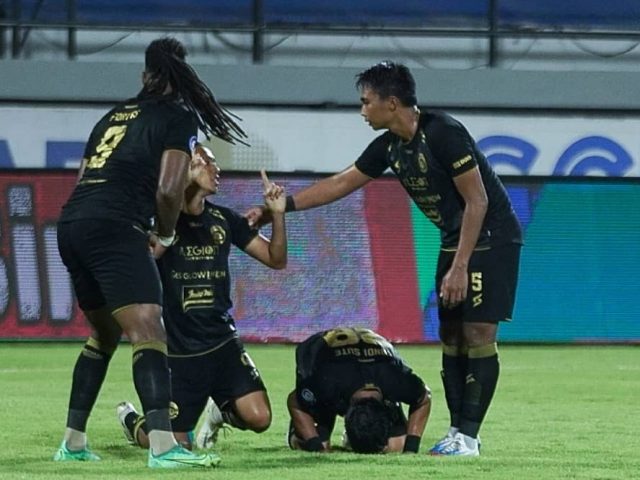 Gasak PSS Sleman, Arema FC Sendirian Puncaki Klasemen Sementara