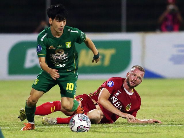 Meski Gagal ke Puncak, Pelatih Persebaya Minta Pemain Tak Putus Asa