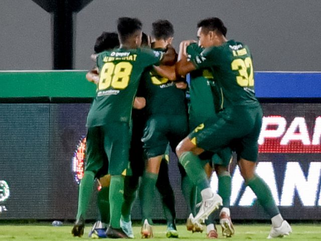 Dihantam Persebaya, Arema FC Terancam Terjun Bebas ke Peringkat Empat