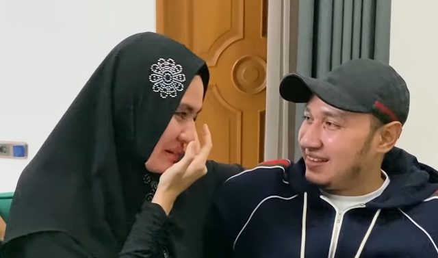 Kartika Putri Hamil Lagi, Habib Usman bin Yahya Terharu