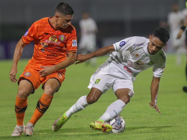 Lawan Arema FC, Persebaya Kehilangan Marselino dan Arif Satria