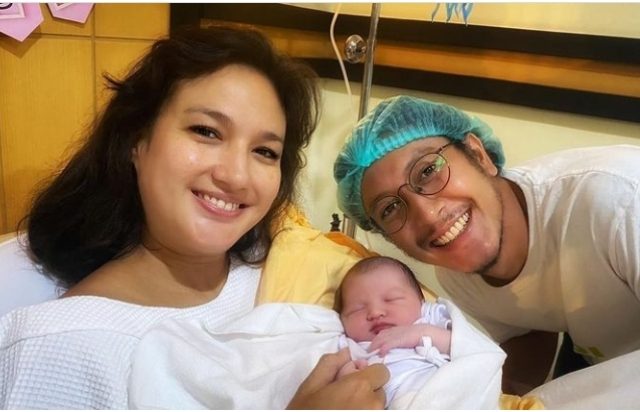 Nadine Chandrawinata Melahirkan Anak Pertama di Tanggal 22.02.2022