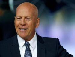 Bruce Willis Pensiun Akting karena Sakit Afasia