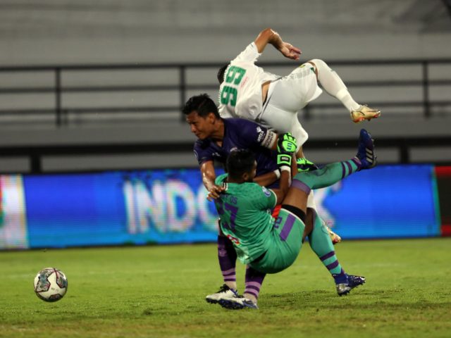 Gagal Menang, Asisten Pelatih Persebaya: Kiper Persita Luar Biasa