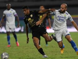 Imbang Lawan Persik Kediri Kubur Asa Juara Persib Bandung