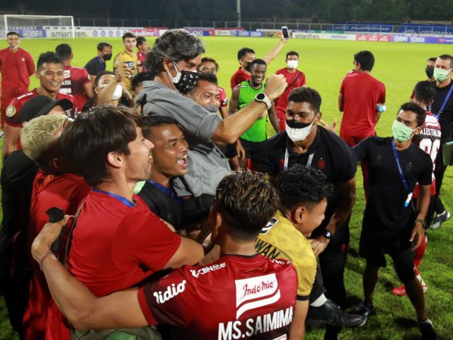 Meski Dikalahkan Persebaya 0-3, Euforia Juara Bali United Tetap Terasa