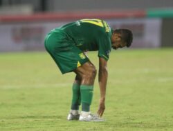 Pelatih Persebaya: Kambuaya Cedera, Belum Bisa Tampil Lawan Persib