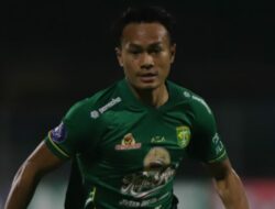 Pelatih Persebaya Punya Alasan Memilih Koko Ari sebagai Starter