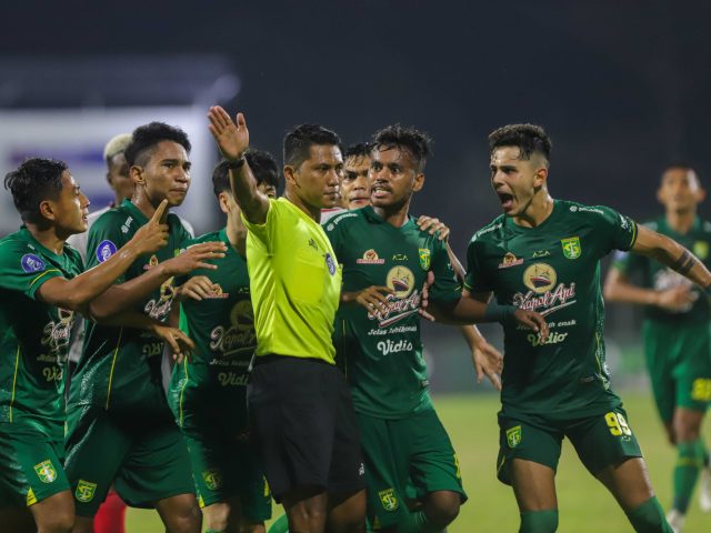 Sejumlah Pelatih Tim Liga 1 Sambut Baik Adanya Asisten Wasit Tambahan