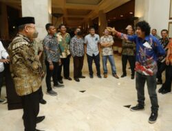 Para Legenda Persebaya Bertemu; Di Lapangan Lawan, di Reuni Guyonan