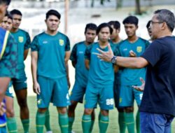 Pelatih Persebaya Aji Santoso Masih Ingin Cari Talenta Muda Internal