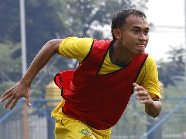 Angel Alfredo Vera Terus Buru Pemain Persebaya dari Class of 2017