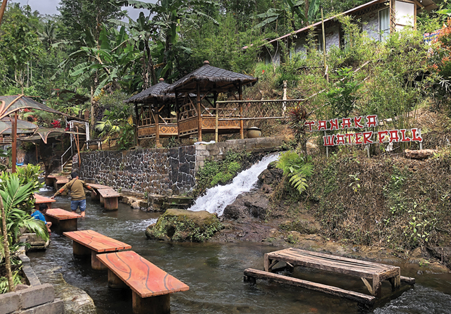 Nuansa Jepang di Sepanjang Aliran Sungai Tanaka Waterfall Malang