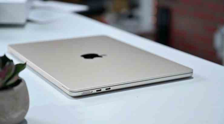 MacBook Air 15 Inci