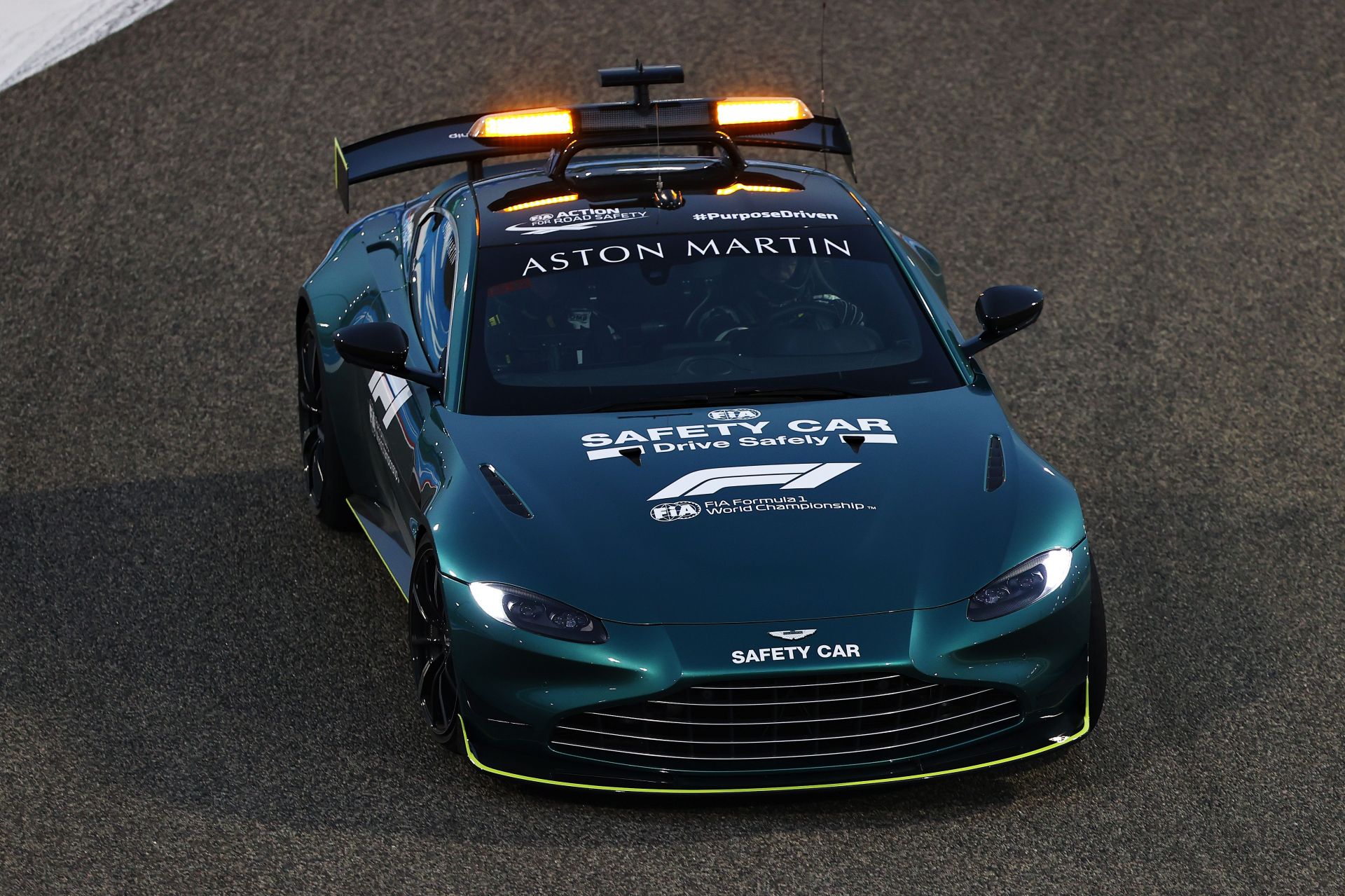 Gambar Mobil Keselamatan F1 Aston Martin 2023 Vantage