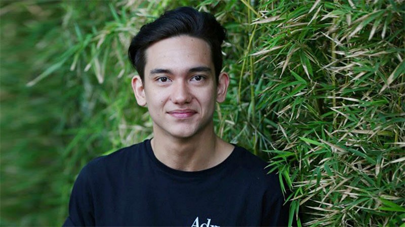 Adipati Dolken Pamer Foto Telanjang Dada Malah Kena Banyak Omongan