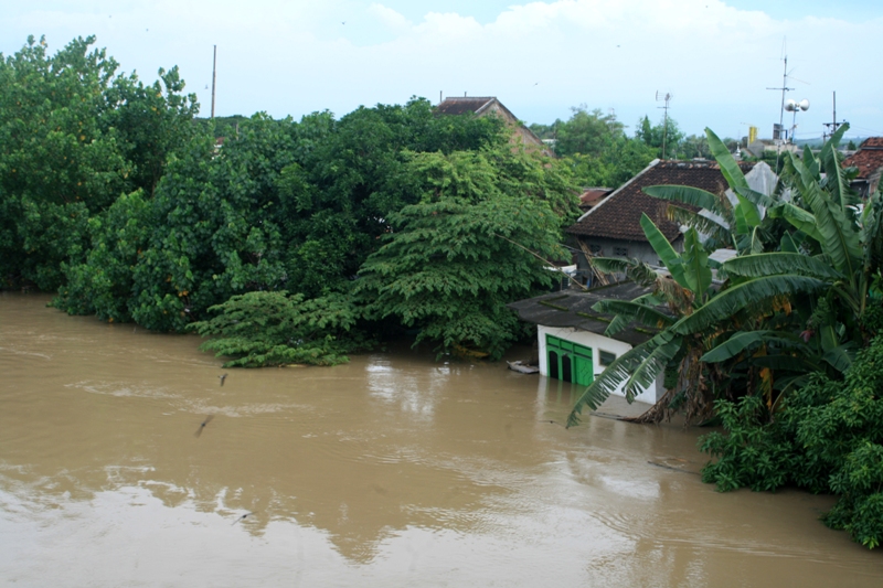 Tinggi genangan air bengawan Solo 