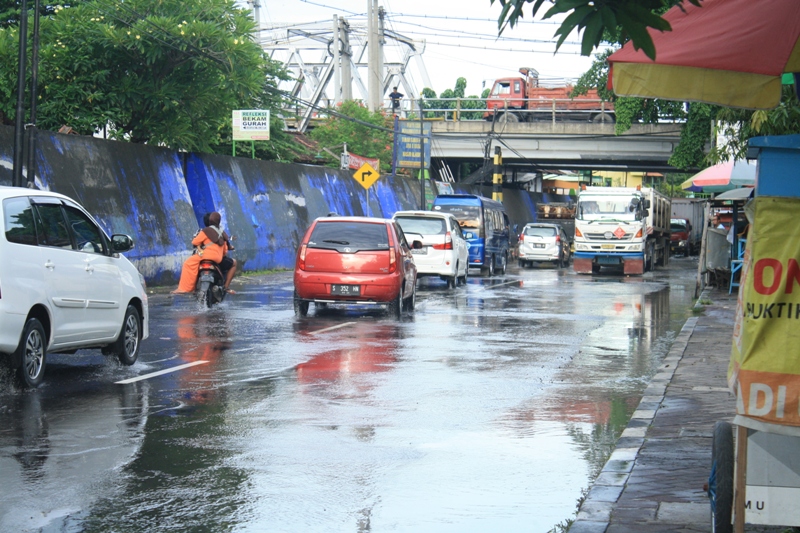 rembesan air sudah mulai menggenangi raya babat