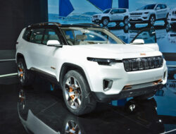 Jeep Perkenalkan SUV Hybrid di China