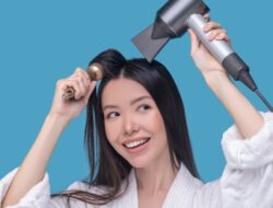 Tips Mengeringkan Rambut agar Tidak Mudah Rusak