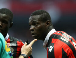 kartu merah Balotelli