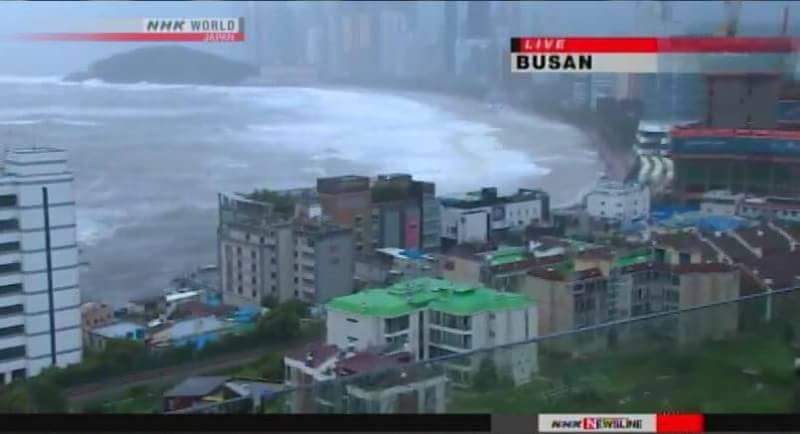 Tsunami hancurkan kota Busan