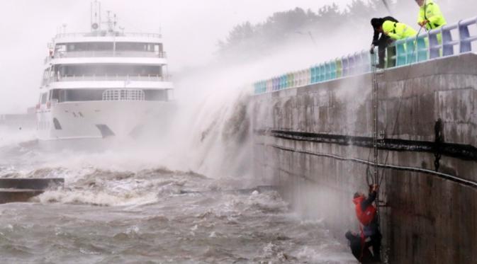 Tsunami terjang Busan