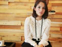 Chelsea Islan main teater