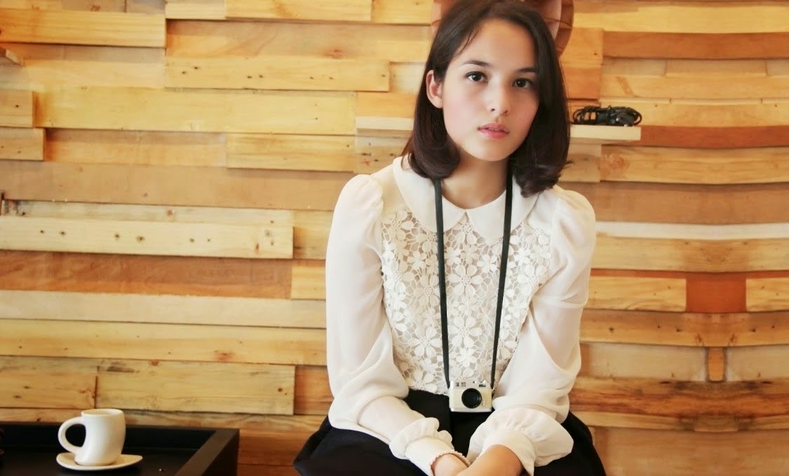 Chelsea Islan main teater