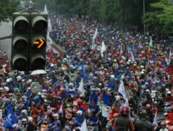 demo buruh lamongan