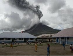 gunung erupsi