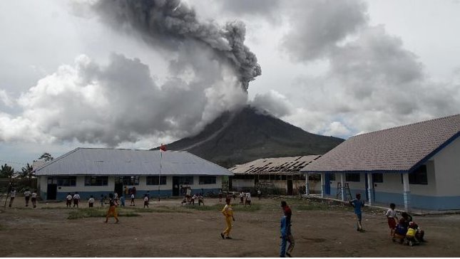 gunung erupsi