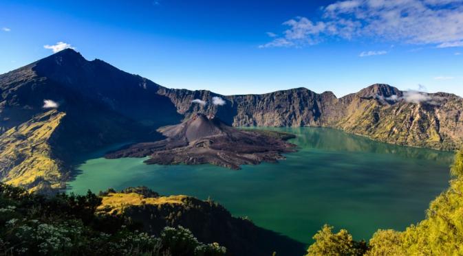 Anak Gunung Rinjani meletus