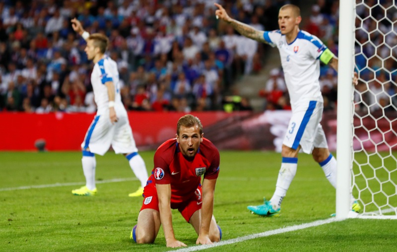 Football Soccer - Slovakia v England - EURO 2016 - Group B - Stade Geoffroy-Guichard, Saint-Étienne, France - 20/6/16 England's Harry Kane reacts after a missed chance REUTERS/Jason Cairnduff Livepic