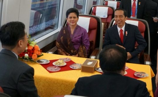 Presiden Jokowi dengan pemerintah China