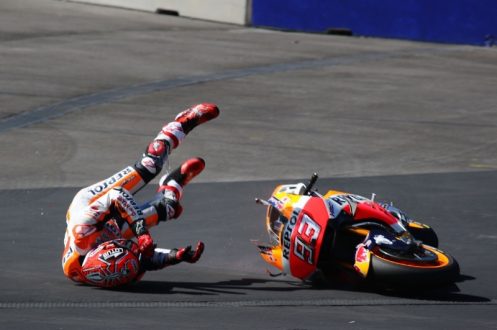 Marquez terjatuh